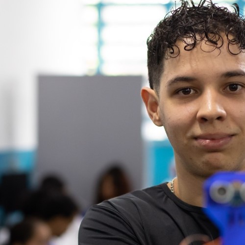 Incentivado por projeto da prefeitura, jovem de VR trilha carreira na área de tecnologia